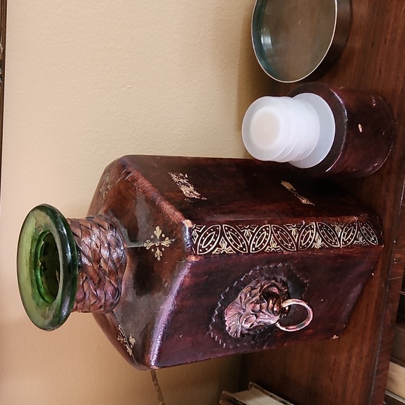 Italian Mid-Century Hand-Tooled and Gilded Leather Wine Carafe w Metal Lion Head - Picture 3 of 4